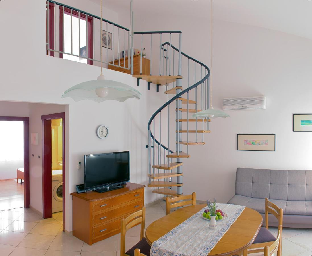 Ferienwohnung Pino Pula Exterior foto