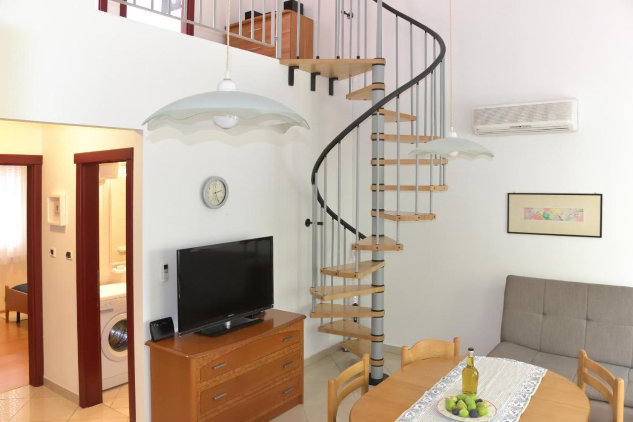 Ferienwohnung Pino Pula Exterior foto