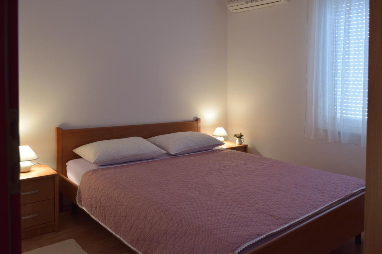 Ferienwohnung Pino Pula Exterior foto