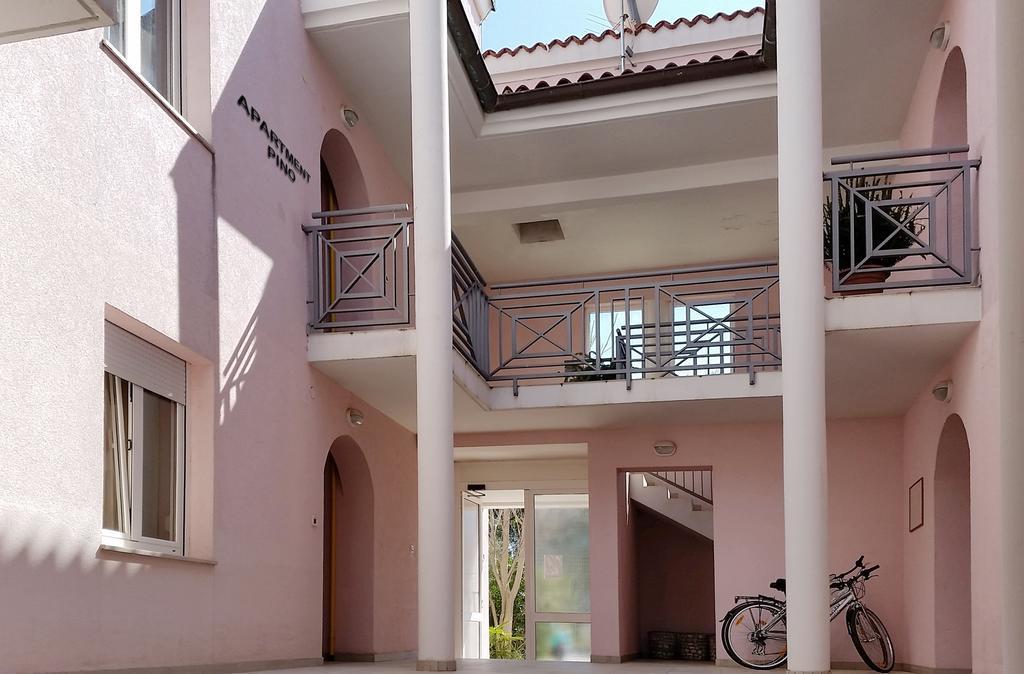 Ferienwohnung Pino Pula Exterior foto